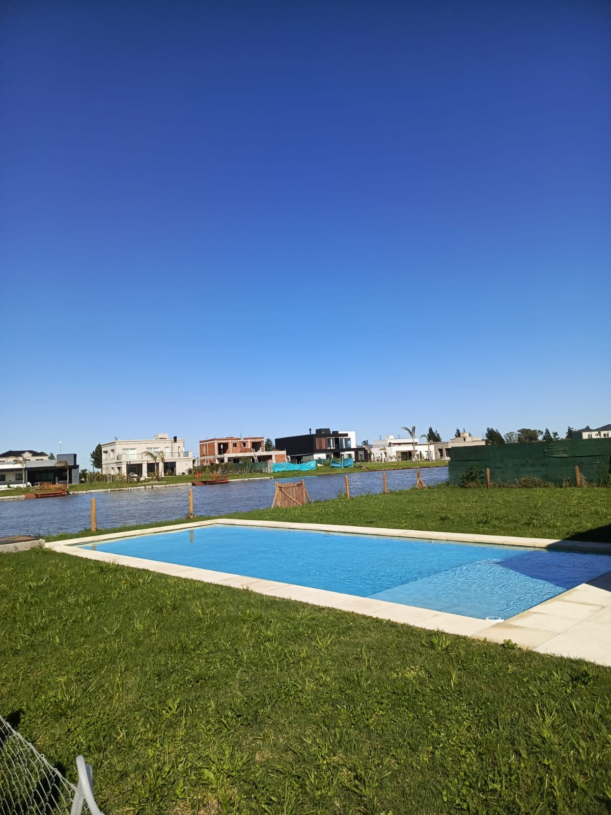 Piscina terminada Aguas Claras en Argentina